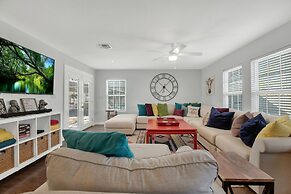 Hackberry Retreat - Hot Tub - Near Main