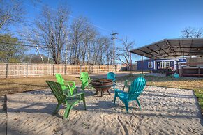 Hackberry Retreat - Hot Tub - Near Main