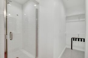 Hackberry Retreat - Hot Tub - Near Main