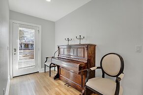 Hackberry Retreat - Hot Tub - Near Main