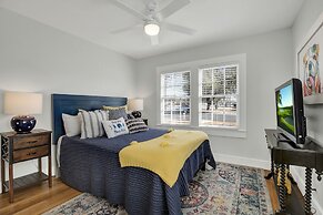 Hackberry Retreat - Hot Tub - Near Main