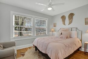 Hackberry Retreat - Hot Tub - Near Main