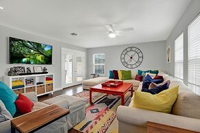 Hackberry Retreat - Hot Tub - Near Main