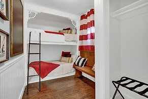 Hackberry Retreat - Hot Tub - Near Main