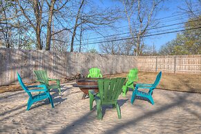 Hackberry Retreat - Hot Tub - Near Main