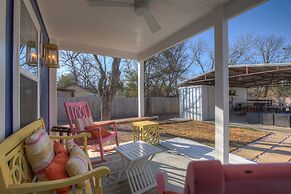 Hackberry Retreat - Hot Tub - Near Main