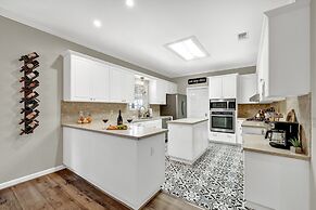 Amazing Haus With Fire Pit! - 2 Mins to Main St!