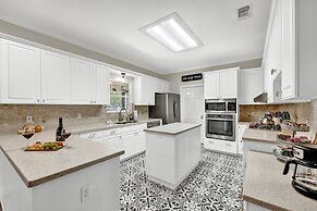 Amazing Haus With Fire Pit! - 2 Mins to Main St!