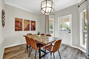 Amazing Haus With Fire Pit! - 2 Mins to Main St!