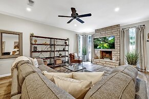 Amazing Haus With Fire Pit! - 2 Mins to Main St!