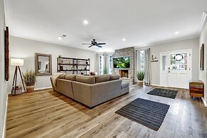 Amazing Haus With Fire Pit! - 2 Mins to Main St!