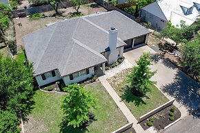 Amazing Haus With Fire Pit! - 2 Mins to Main St!