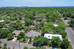 Amazing Haus With Fire Pit! - 2 Mins to Main St!