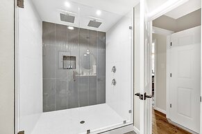 Amazing Haus With Fire Pit! - 2 Mins to Main St!