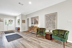 Amazing Haus With Fire Pit! - 2 Mins to Main St!