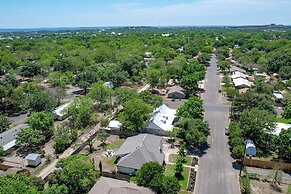 Amazing Haus With Fire Pit! - 2 Mins to Main St!