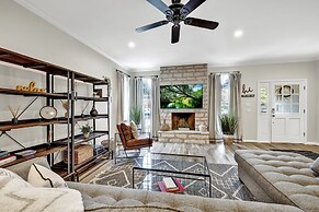 Amazing Haus With Fire Pit! - 2 Mins to Main St!