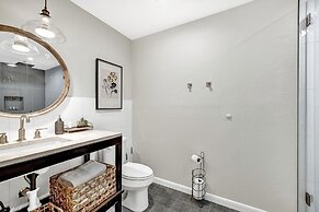 Amazing Haus With Fire Pit! - 2 Mins to Main St!