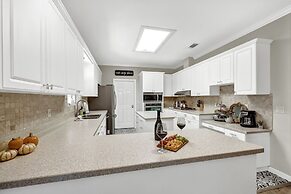 Amazing Haus With Fire Pit! - 2 Mins to Main St!