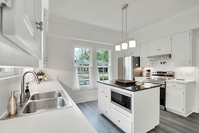 Awesome Haus With Gameroom, 4blks to Center of Town!