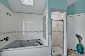 Canyon Lake Luxury Pool Games & Stunning Views