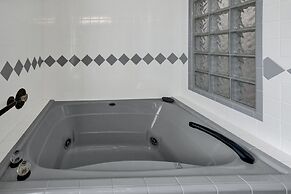 Canyon Lake Luxury Pool Games & Stunning Views