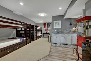 Canyon Lake Luxury Pool Games & Stunning Views