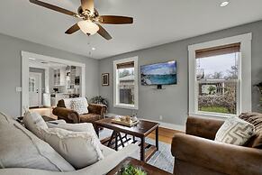 Charming Bungalow With Spa! Close to Main St!