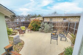 Charming Bungalow With Spa! Close to Main St!