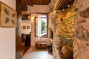 Venetian Rimondi Fountain Mansion - Built In 1626