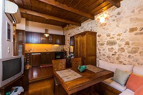 Venetian Rimondi Fountain Mansion - Built In 1626