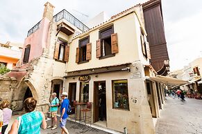 Venetian Rimondi Fountain Mansion - Built In 1626