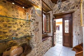 Venetian Rimondi Fountain Mansion - Built In 1626