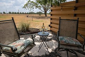 Cozy Casita! In Texas Famous 290 Winery Corridor!