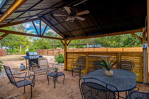 Just Peachy: Hot-tub, 8 Blocks to Main St