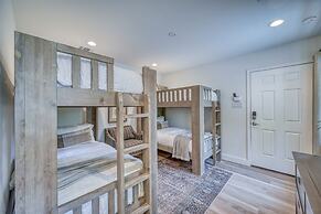 Luxury Riverfront Villa With Firepit & Gameroom!