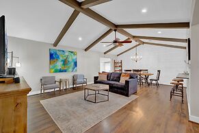 Stylish Remodel, Firepit, Pet Friendly