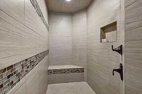 Stylish Remodel, Firepit, Pet Friendly