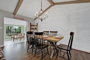 Stylish Remodel, Firepit, Pet Friendly