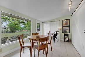 Stylish Remodel, Firepit, Pet Friendly