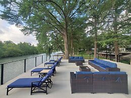 Luxury Riverfront Oasis With Boat Dock-grill-firepit!