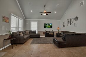 Let's Go Tubing! Awesome House-next to River!