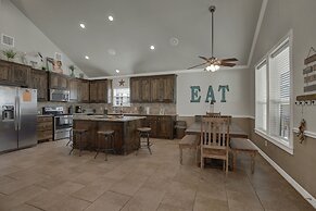 Let's Go Tubing! Awesome House-next to River!