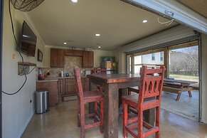 Let's Go Tubing! Awesome House-next to River!