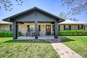 Wow! Exceptional House With Inviting Fire Pit!
