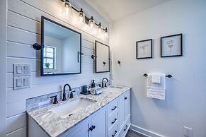 Wow! Exceptional House With Inviting Fire Pit!