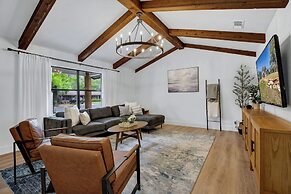 Bubbles on Bowie Walk to Main St