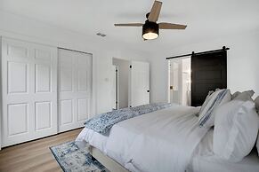 Bubbles on Bowie Walk to Main St