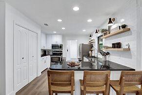 Bubbles on Bowie Walk to Main St