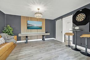 Bubbles on Bowie Walk to Main St